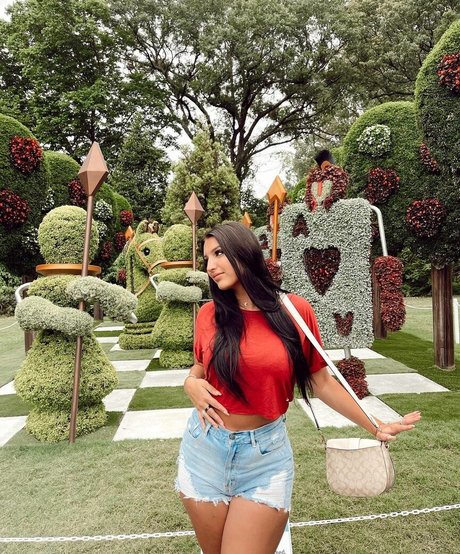 ブルネットの看護師OnlyFans 美しい裸 写真