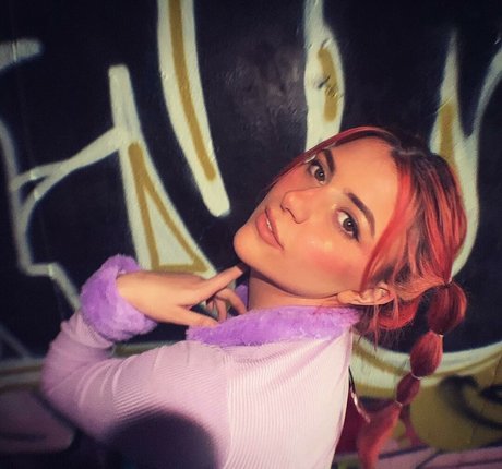 ティーンシーメールOnlyFans ヌード 写真