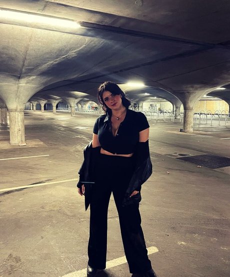 ニューハーフ巨乳OnlyFans アートxxx 写真