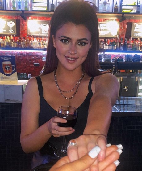 金髪の小柄なOnlyFans ポルノ 写真