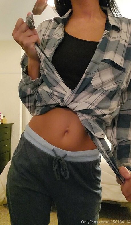 thinbitch925 top profile image