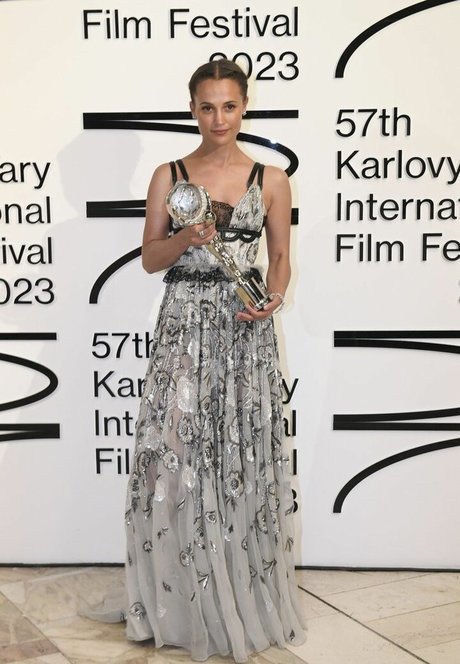 Alicia Vikander アートモデル 写真