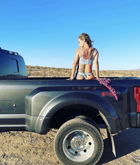 Danielle Harris ポルノスター セクシー 写真