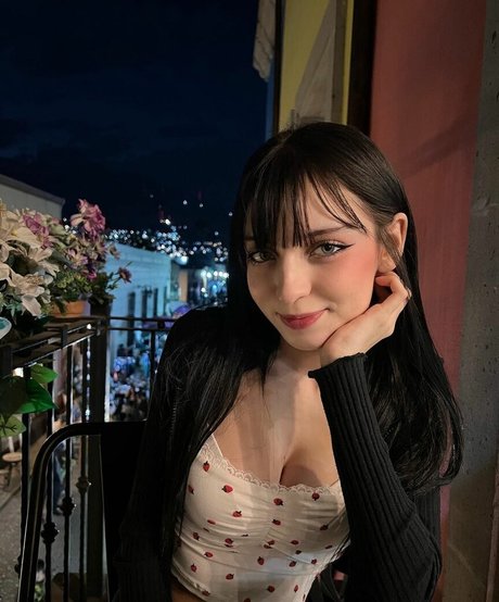 Valerya Salinas ポルノスター 無料 写真