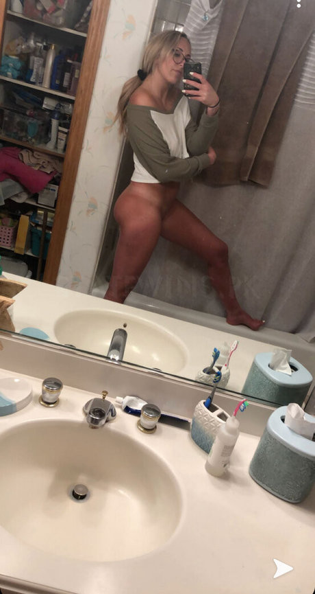 クソなOnlyFans アートヌード 写真