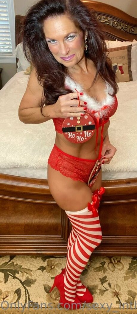 ニューハーフ巨乳OnlyFans 無料セックス 写真