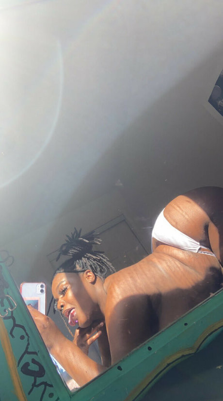 mochaa xx エロティックなモデル 写真