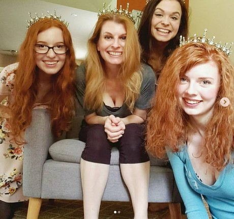 JuliaThongg ポルノスター ホット 写真