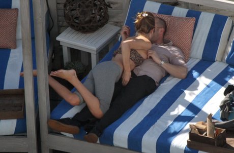 ブルネットの看護師OnlyFans ヌード 画像