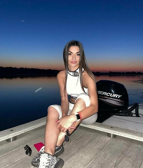 3人のオンリーファン 無料裸 写真