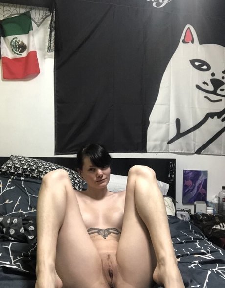 ゴスアジアンOnlyFans ホットヌード 写真