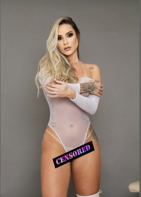 Andressa Santos ヌードモデル 画像