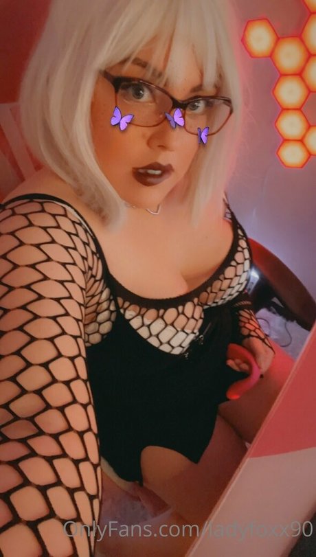 ladyfoxx90 profile image