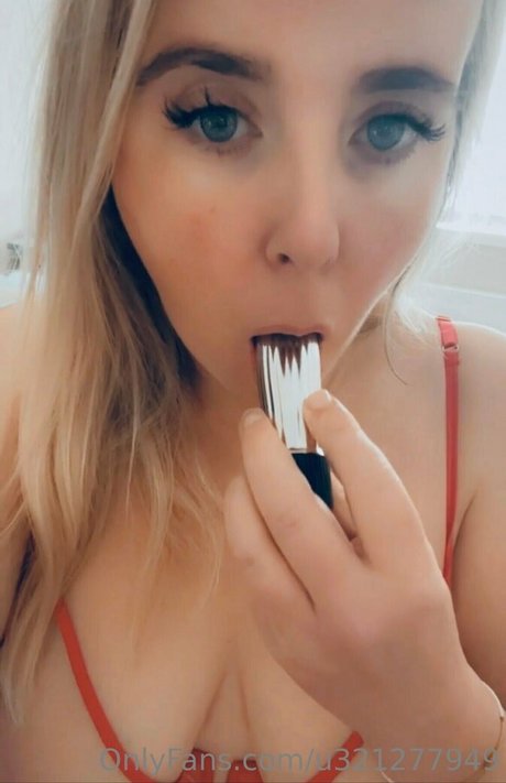 ブルネットの看護師OnlyFans セクシー 写真