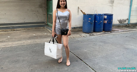 母乳オンリーファン ポルノ 写真