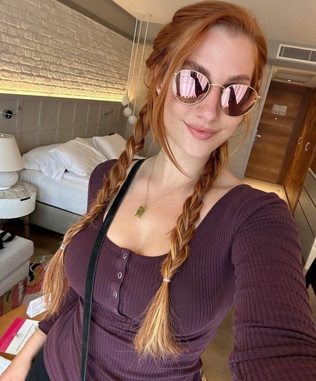 Lara Loft エロティックモデル アーカイブ