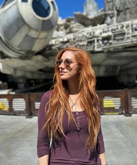 Lara Loft 完璧なモデル 写真