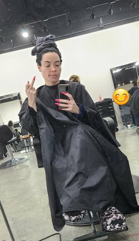 free to be exhibitionist ポルノスター 写真