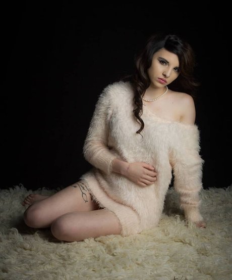 Chelsie Deville HDモデル 写真