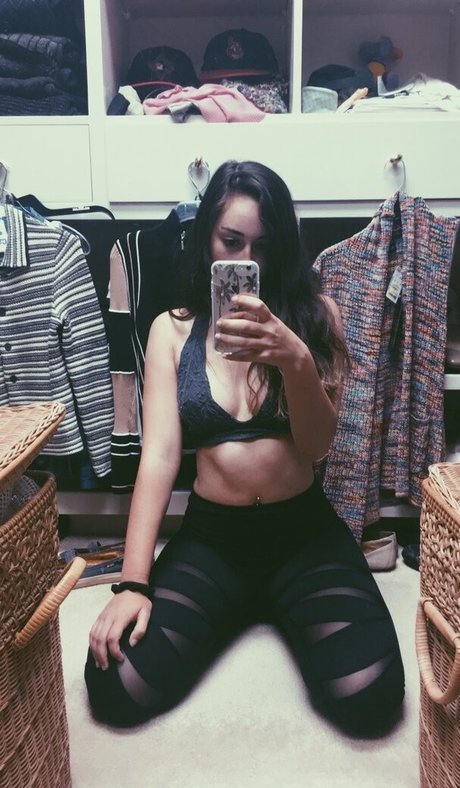 Leila Saltzman エロティックなモデル 写真