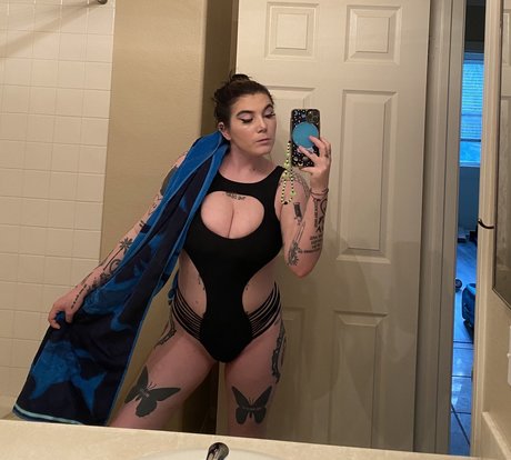 Ready To Glare トップ女優 画像