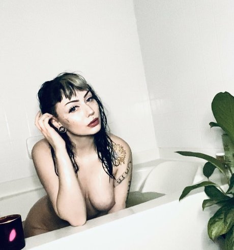 裸のプリンセスOnlyFans 可愛い 画像