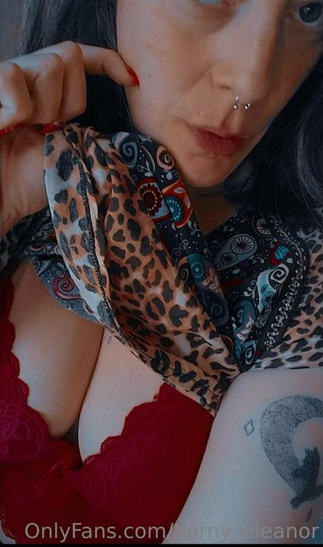 アジアンシャワー OnlyFans セクシー裸 写真