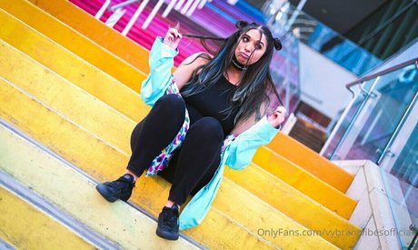 vybrantvibesofficial アートポルノスター 写真