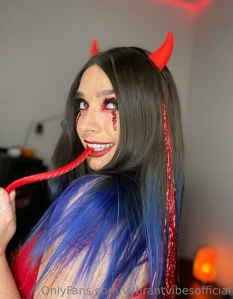 vybrantvibesofficial ポルノモデル 写真