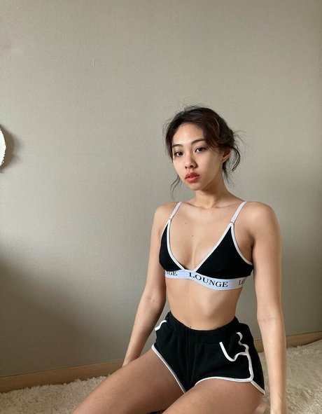 Ya Stacey ヌードモデル 画像