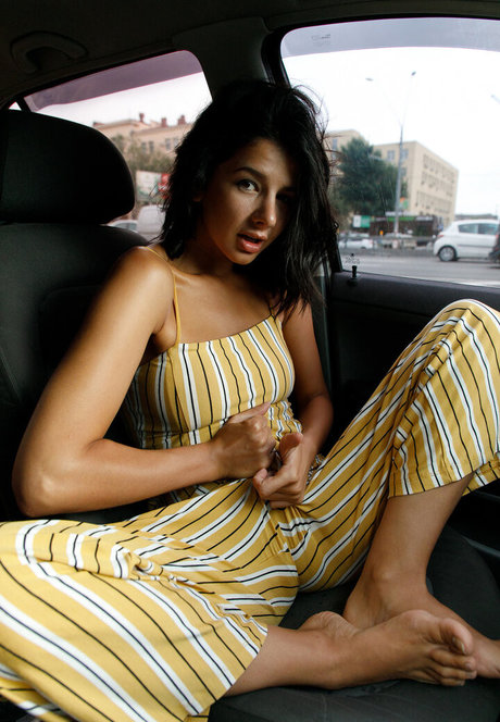 Nadezhda Mood 独占ポルノスター アーカイブ