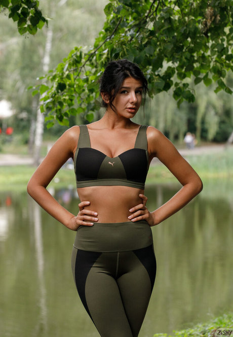 Nadezhda Mood トップスター 写真