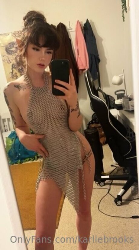 金髪の小柄なOnlyFans エロチック アーカイブ