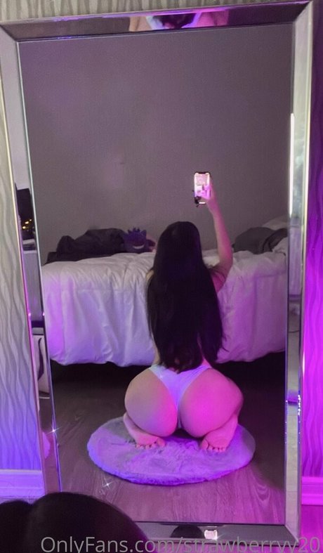 Strawbxrryy1 美しいモデル 写真