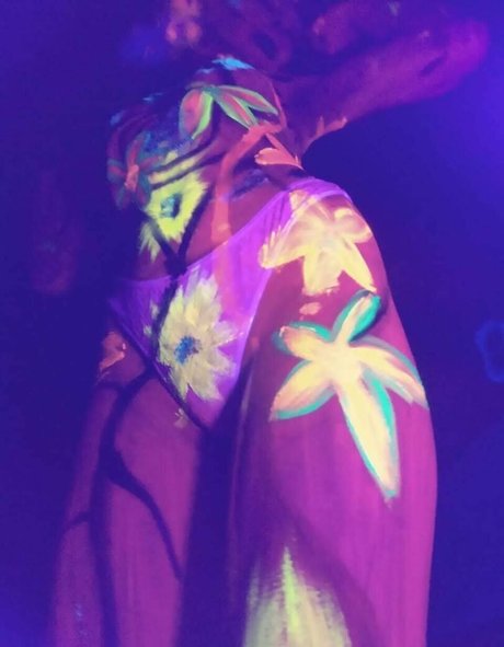 khalor 裸のポルノスター 画像