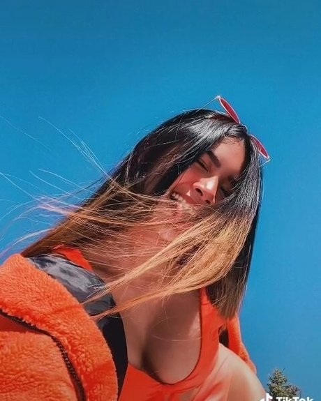 Sammie Rimando かわいいモデル 写真