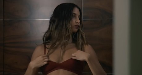 Julia Wieniawa ポルノスター 美しい 写真