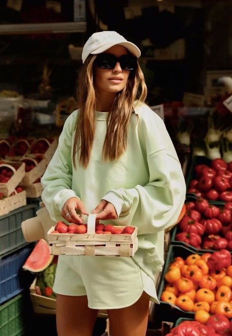 Julia Wieniawa HDスター 写真