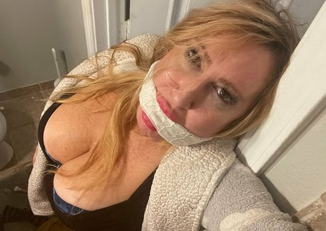 nikkiebigtits ポルノスター ヌード 写真