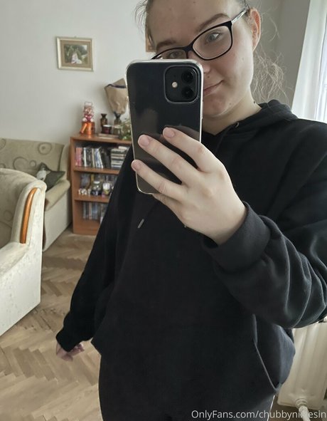 chubbynixiesin ポルノモデル 写真