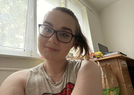 chubbynixiesin 裸のスター 画像