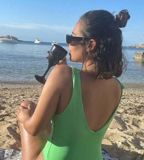 Maltese Girls アダルトモデル 写真