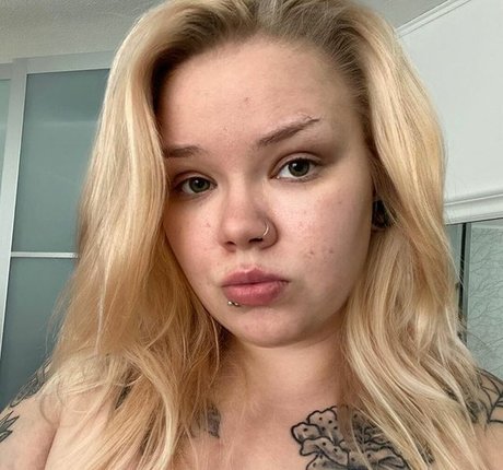 caraharriet ポルノスター パーフェクト 写真