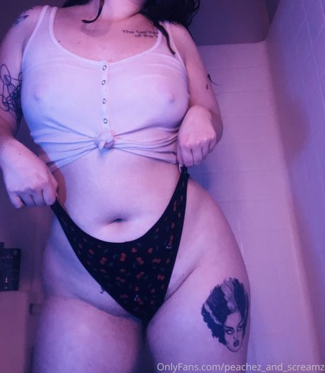 イタリア人熟女OnlyFans ポルノグラフィック 画像