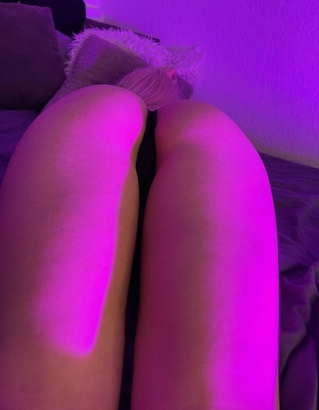 petite elli 可愛い女優 写真