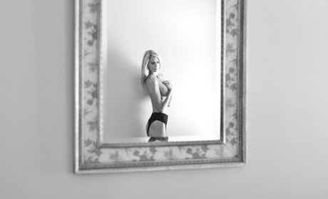 デカ尻ジーンズ OnlyFans 美しいヌード 画像