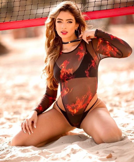 Julia Puzzuoli ホット女優 ギャラリー