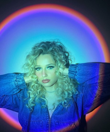 Brylee 可愛いモデル 写真