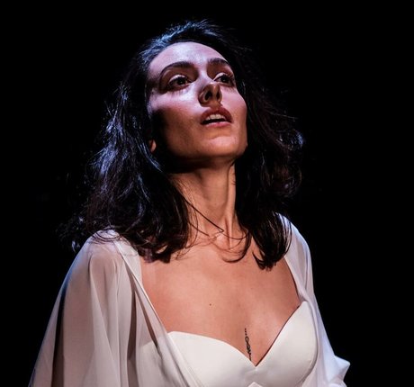 Asli Sevi トップスター アーカイブ