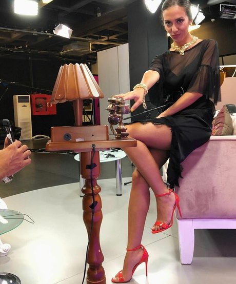 Asli Sevi ヌード女優 ギャラリー